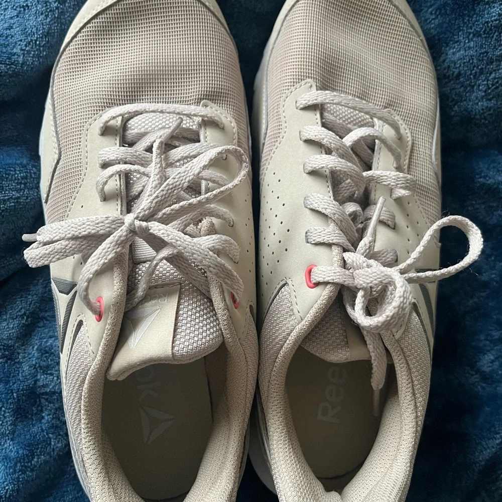 New w/o tags tennis shoes…. Never worn before - Picture 1 of 5